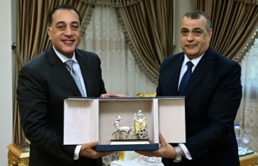 رئيس الوزراء مع وزير الإنتاج الحربي