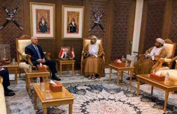 كامل الوزير في لقاءه مع نظيره العماني