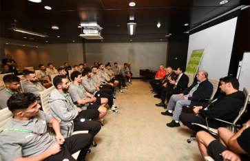 وزير الرياضة مع منتخب مصر الثاني 