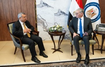 وزير البترول وأسامه كمال