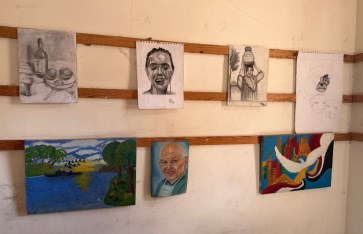 معرضا للفن التشكيلي