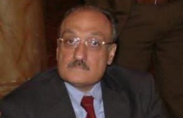 الكاتب هشام المغربى