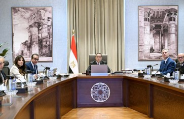 اجتماع رئيس الوزراء مع مسؤولى اينى 