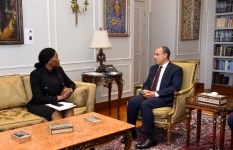 وزير الخارجية يستقبل نائبة خارجية جنوب أفريقيا 