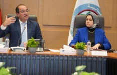 وزير المالية وخبراء الضرائب والمحاسبة