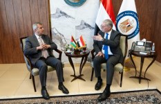 وزير البترول خلال اللقاء 