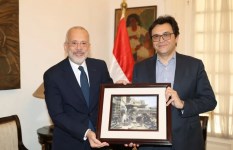 وزير الثقافة وسفير اليونان