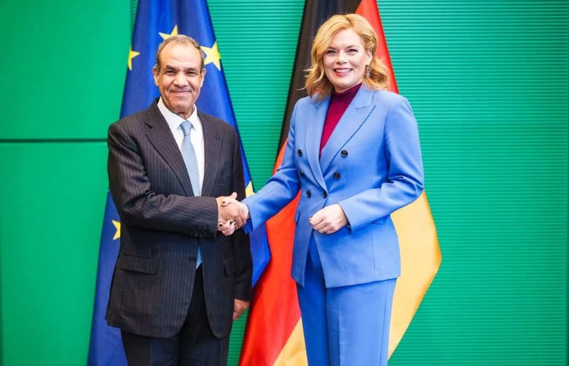 وزير الخارجية يلتقي مع رئيسة بالبرلمان الألماني