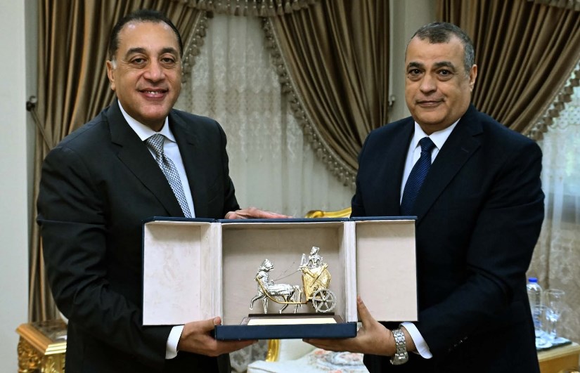 رئيس الوزراء مع وزير الإنتاج الحربي