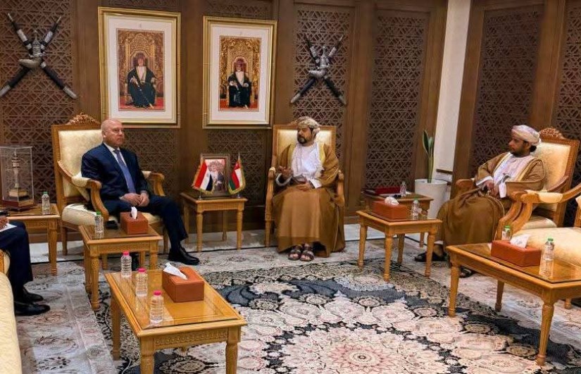 كامل الوزير في لقاءه مع نظيره العماني