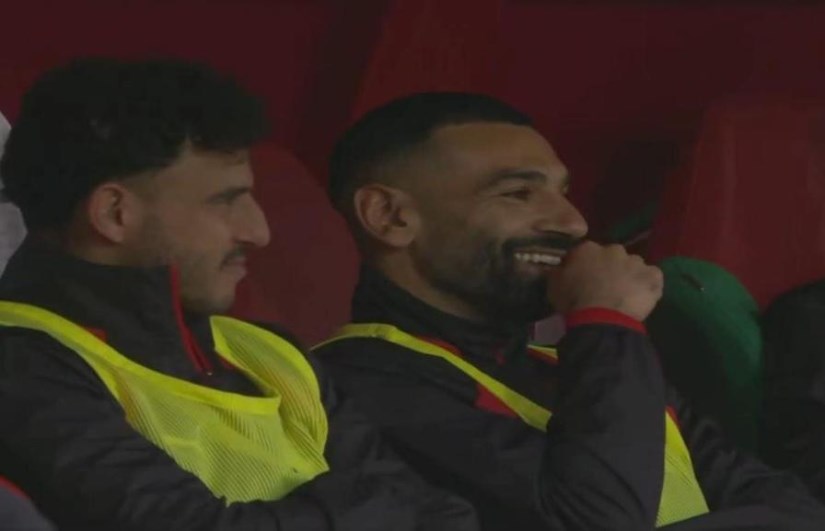 محمد صلاح على الدكة في مباراة مصر وأنجولا 