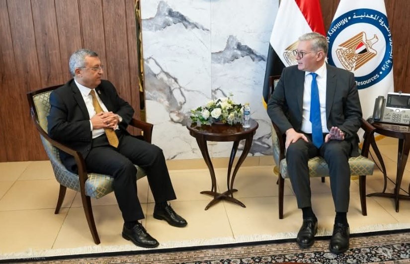 وزير البترول وأسامه كمال