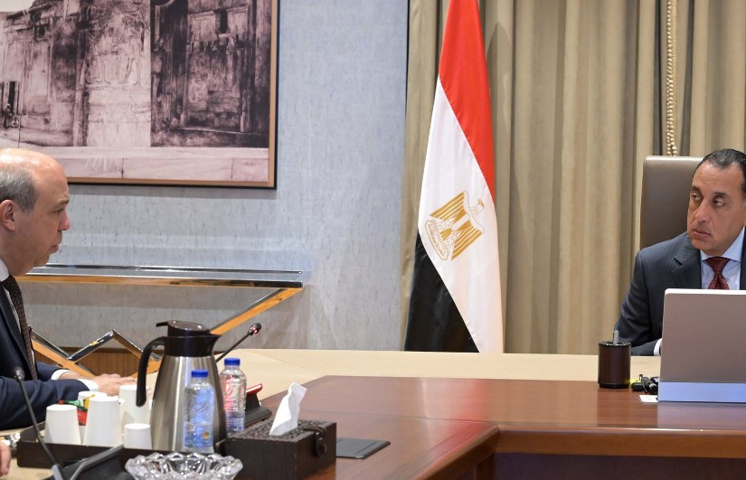 اجتماع رئيس الوزراء مع وزير الطيران المدنى