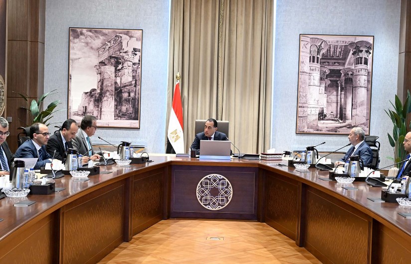 اجتماع متابعة مشروعات الصحة