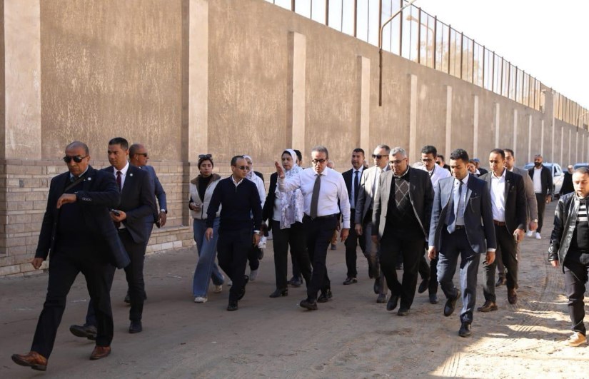 جولة وزير الصحة فى مستشفى الخانكة