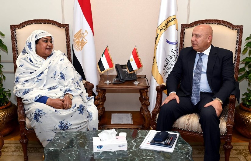 اجتماع وزير الصناعة مع نظيرته السودانية