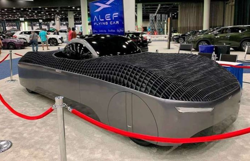 تصنيع أول سيارة طائرة في العالم