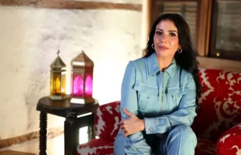 الفنانة مني زكي