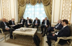 وزير البترول خلال اللقاء 