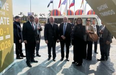 وفدا النواب والشيوخ في المعرض