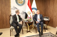 لقاء وزير البترول والسفير البريطانى