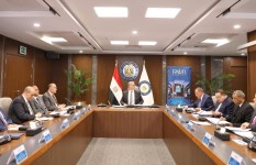 وزير البترول خلال اللقاء 