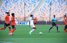 موزمبيق وأوغندا 