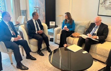 جانب من اللقاء  جانب من اللقاء