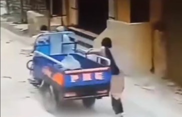 سرقة هاتف محمول من سيدة وسلحها في الشارع بالإسكندرية  سرقة هاتف محمول من سيدة وسلحها في الشارع بالإسكندرية