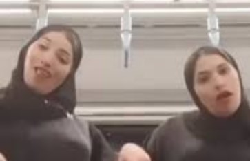 رقص فتاتين في مترو الأنفاق  رقص فتاتين في مترو الأنفاق