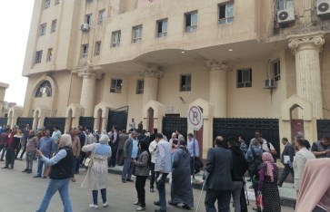 حضور كثيف لأسرة الطفل ياسين أمام محكمة ايتاي البارودي وتشديدات أمنيو  حضور كثيف لأسرة الطفل ياسين أمام محكمة ايتاي البارودي وتشديدات أمنيو