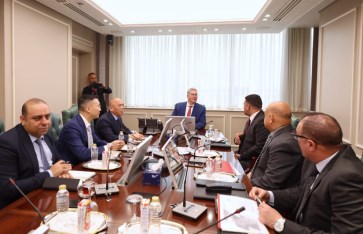 وزير البترول خلال اللقاء  وزير البترول خلال اللقاء