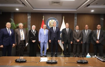 خلال اللقاء  خلال اللقاء