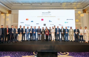 القبيسي يتوسط قيادات التكنولوجيا والخدمات المالية