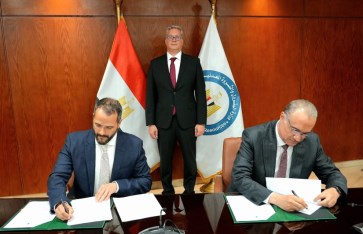 خلال توقيع الاتفاقية 