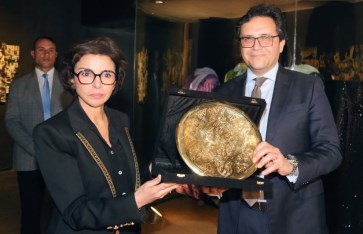 الدكتور أحمد فؤاد هنو برفقة وزيرة الثقافة الفرنسية  الدكتور أحمد فؤاد هنو برفقة وزيرة الثقافة الفرنسية