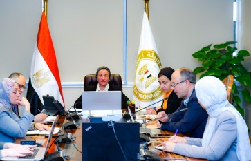 وزيرة البيئة تناقش تاثير طاقة الرياح على الطيور المهاجرة وزيرة البيئة تناقش تاثير طاقة الرياح على الطيور المهاجرة