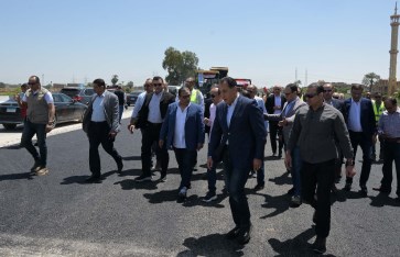 رئيس الوزراء يتفقد ازدواج طريق أسيوط - ديروط الزراعي رئيس الوزراء يتفقد ازدواج طريق أسيوط - ديروط الزراعي