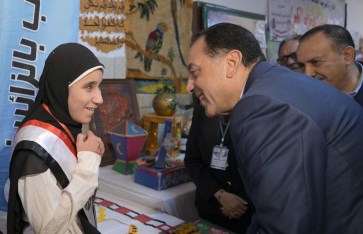 جولة رئيس الوزراء بمدرسة أسيوط الثانوية الزخرفية جولة رئيس الوزراء بمدرسة أسيوط الثانوية الزخرفية