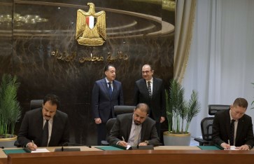 توقيع عقد تأسيس شركتين لإعادة تدوير المخلفات توقيع عقد تأسيس شركتين لإعادة تدوير المخلفات