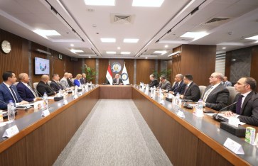 لقاء وزير البترول مع وفد النقابة العامة للعاملين فى البترول لقاء وزير البترول مع وفد النقابة العامة للعاملين فى البترول