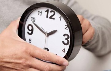 موعد تغيير الساعة متي يبدأ التوقيت الصيفي