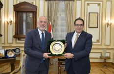 جانب من اللقاء  جانب من اللقاء