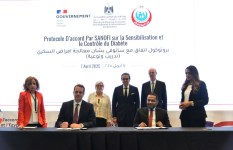 جانب من حفل التوقيع  جانب من حفل التوقيع