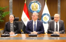 خلال الاجتماع 