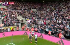 نيوكاسل ومانشستر يونايتد 