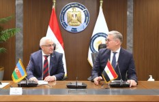 وزير البترول خلال اللقاء 