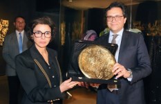 الدكتور أحمد فؤاد هنو برفقة وزيرة الثقافة الفرنسية 