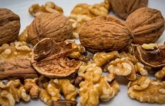 دراسة تكشف  فوائد الجوز في تقليل خطر الإصابة بسرطان القولون