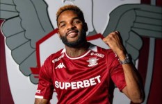 وفاة الجابوني آرون بوبيندزا